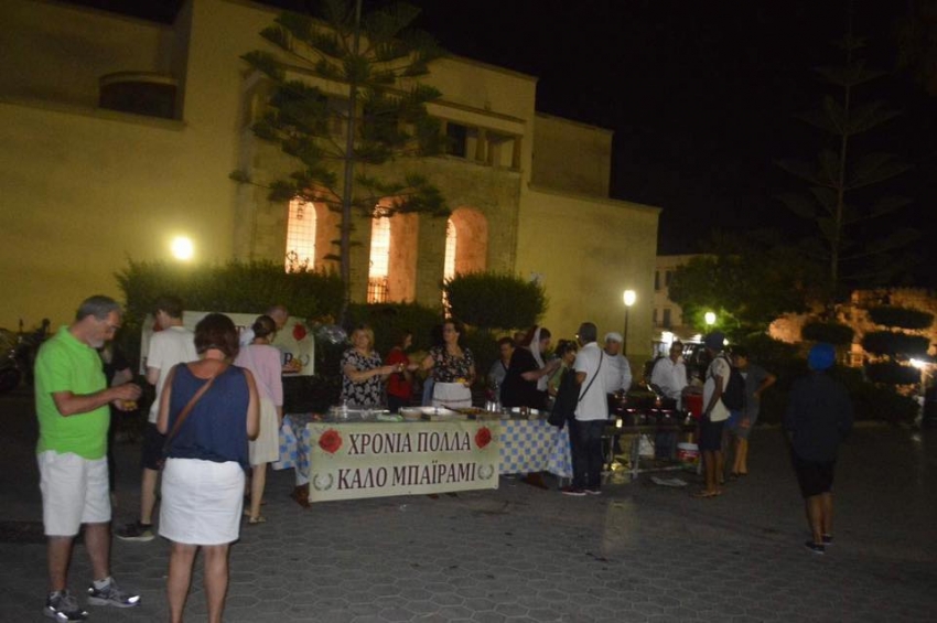 Λουκουμάδες από σύλλογο μουσουλμάνων Κω στην πλ. Ελευθερίας Πέμπτη 19:30